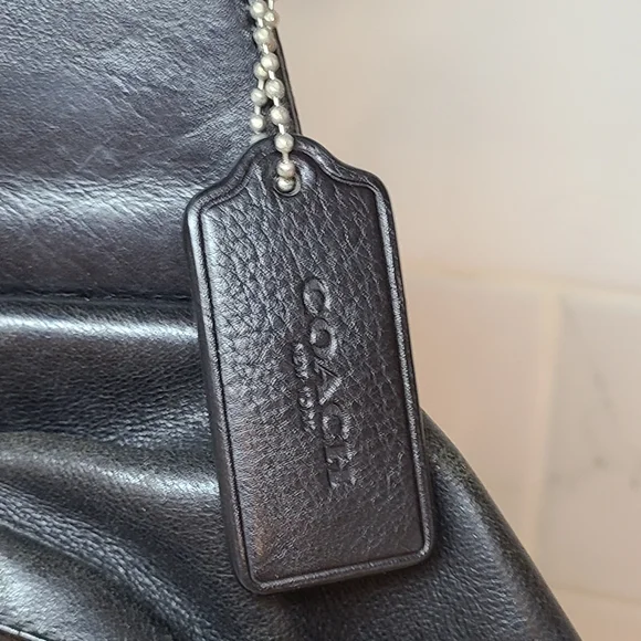 Coach Charles Pack Black and Gray Leather Sling Bag EUC Coach Charles Pack in Signature F54787 – Luxe Paradise main image 4